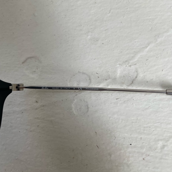 Ray-Ban Round Fleck Sunglasses - Picture 3 of 5